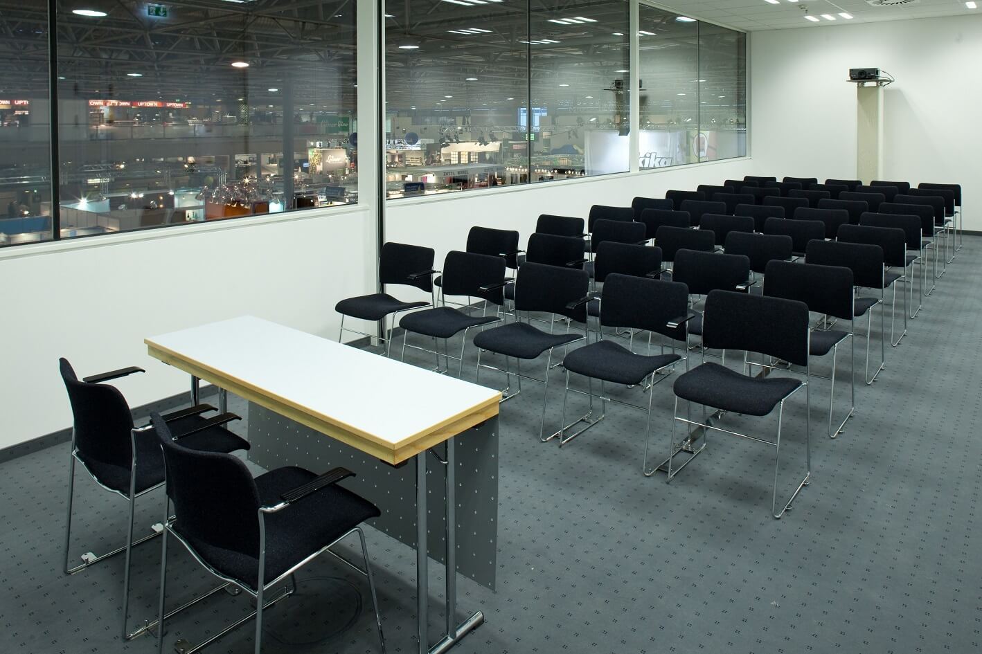 Theaterbestuhlung Galerie B