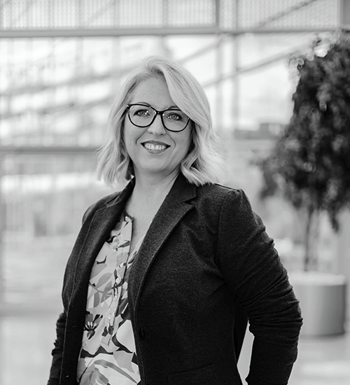 Susanne Zehntner, Head of Sustainability, blickt in die Kamera.