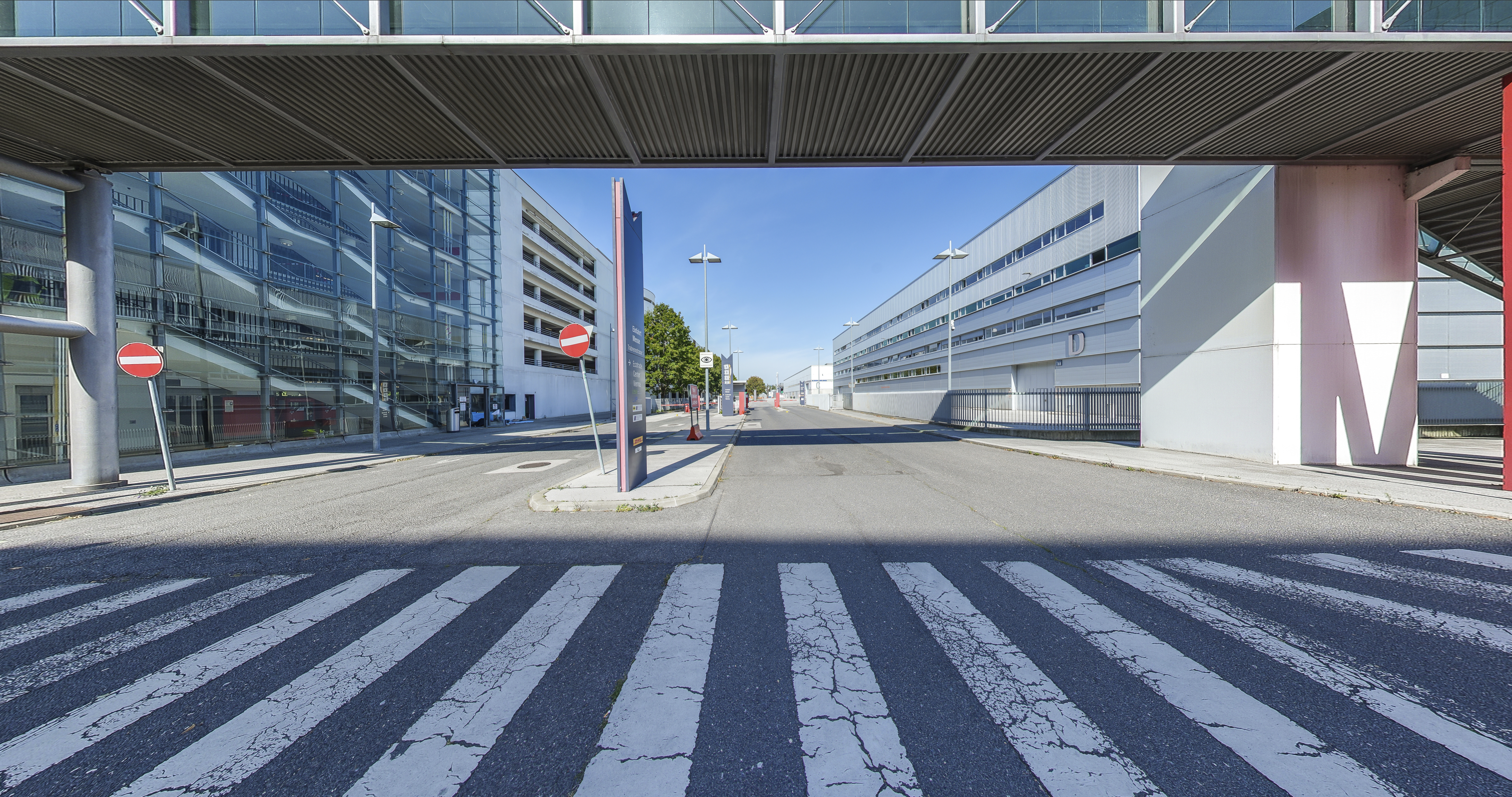 Anlieferung Hallen Tor 1